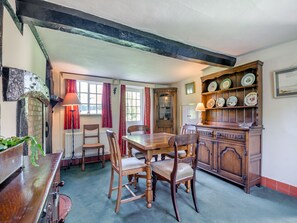 Dining - 3 bedroom accommodation in Callow End, Worcester (Callow End, Worcester)