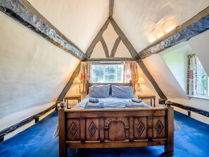 3 bedrooms, bed sheets - 3 bedroom accommodation in Callow End, Worcester (Callow End, Worcester)