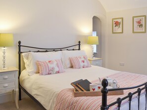 5 bedrooms, free WiFi, bed sheets