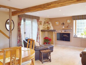 TV - 1 bedroom accommodation in Brighstone, near Yarmouth (Brighstone, near Yarmouth)