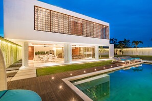 Unclassified image, 3 of 46, button - Villa Kamag (Seminyak)