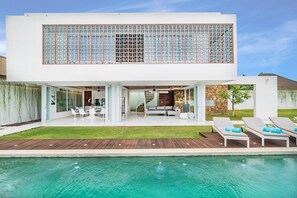 Villa, 4 camere da letto, piscina privata | Area soggiorno | TV a schermo piatto