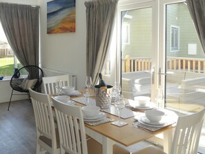 Dining - 3 bedroom accommodation in Beadnell, near Alnwick (Beadnell, near Alnwick)