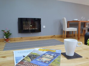 Interior - Enjoy a summer holiday or winter break at this tastefully decorated apartment. (Neuaddlwyd, near Aberaeron)