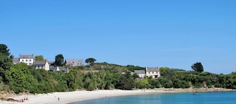 Panoramic view of Morlaix Bay, 50m from the beach.