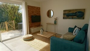 Fernseher, Bücher, Stereoanlage