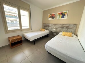 4 عدّة غرف نوم ومكواة/لوح كي وواي فاي مجانًا وملاءات أسرّة