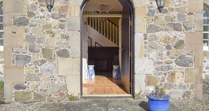 4 bedroom accommodation in Pitcairlie, near St Andrews