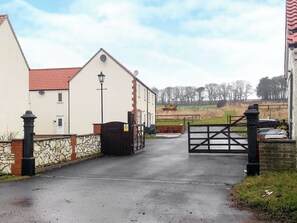 Property grounds - 2 bedroom accommodation in Bridlington (Bridlington)