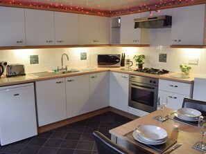 Cookware/dishes/utensils
