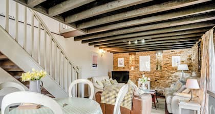 2 bedroom accommodation in Gowerton, Gower