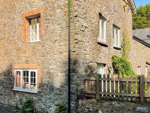 Exterior - 3 bedroom accommodation in Great Torrington (Great Torrington)