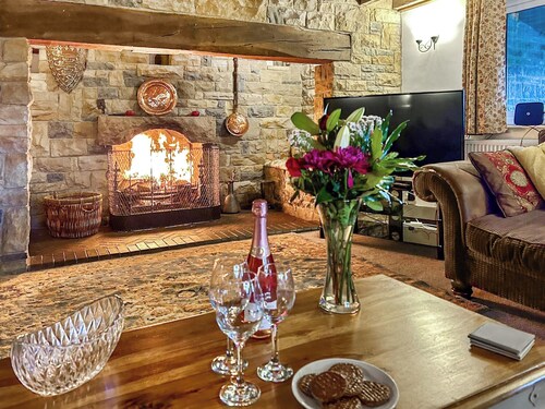 5 bedroom accommodation in Butterton