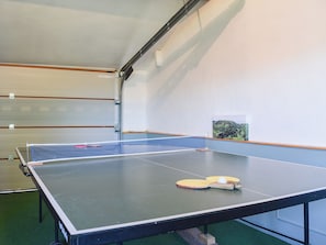 Games room - 5 bedroom accommodation in Butterton (Butterton)