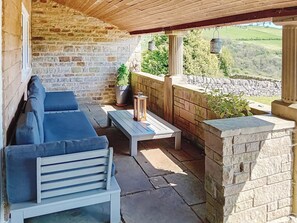 Terrace/patio - 5 bedroom accommodation in Butterton (Butterton)