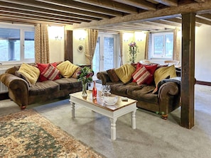 TV, fireplace - 5 bedroom accommodation in Butterton (Butterton)