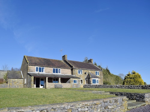 5 bedroom accommodation in Butterton