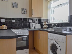 Cookware/dishes/utensils - 1 bedroom accommodation in Towyn, near Rhyl (Towyn, near Rhyl)
