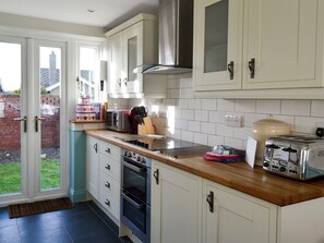 Dishwasher, high chair, cookware/dishes/utensils, freezer - 3 bedroom accommodation in Beadnell (Beadnell)