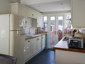 Dishwasher, highchair, cookware/dishes/utensils, freezer - 3 bedroom accommodation in Beadnell (Beadnell)