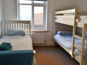 3 bedrooms, free WiFi, bed sheets