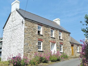 Exterior - 3 bedroom accommodation in Trefin, near St. David&rsquo;s (Trefin, near St. David&rsquo;s)