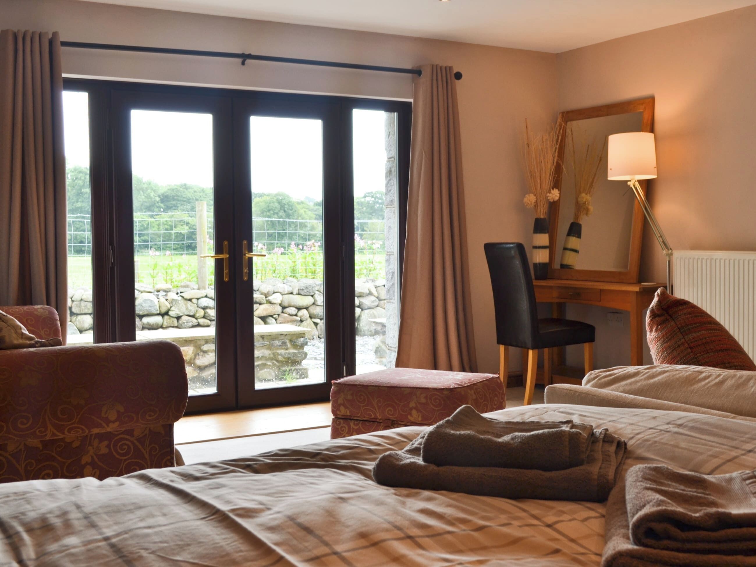 6 bedrooms, free WiFi, bed sheets