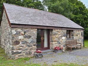 Exterior - Spacious barn conversion with a riverside location. (Llanfaglan, Caernarfon)