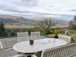 Outdoor dining - 3 bedroom accommodation in Maenan, near Llanrwst (Maenan, near Llanrwst)