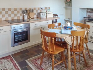Dishwasher - 4 bedroom accommodation in Llanbedrgoch, near Benllech (Llanbedrgoch, near Benllech)