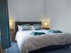 4 bedrooms, free WiFi, bed sheets