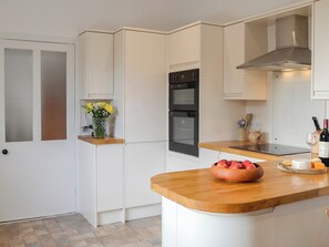 Dishwasher, cookware/dishes/utensils