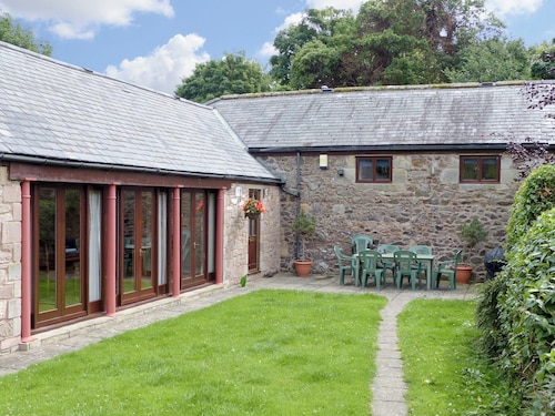 4 bedroom accommodation in Milfield Hill, Wooler
