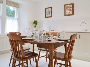 Dining - 3 bedroom accommodation in Strachur, near Dunoon (Strachur, near Dunoon)