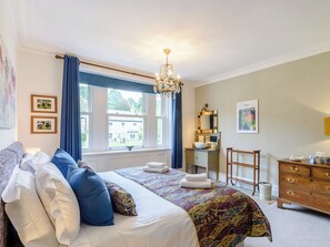 4 bedrooms, free WiFi, bed sheets