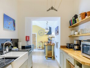 Geschirrspüler, Hochstuhl, Kochgeschirr/Geschirr/Besteck