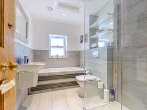 Towels - 4 bedroom accommodation in West Burton (West Burton)