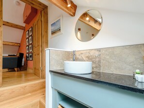 Interior - 4 bedroom accommodation in West Burton (West Burton)