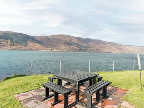 Outdoor dining - 3 bedroom accommodation in Inverinate, by Kyle (Inverinate, by Kyle)