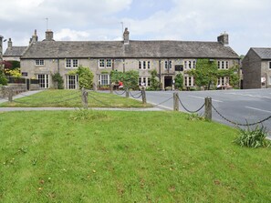 A traditional stone building with a sign reading 'RED LION HOTEL.'