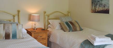 3 quartos, Wi-Fi de cortesia, roupa de cama