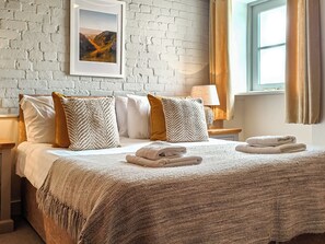 7 bedrooms, free WiFi, bed sheets