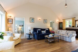 Smart TV, fireplace, DVD player, books