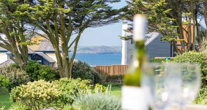 Stunning Sea View Cottage 3Min Walk to Beach, Sleeps 8, Family-Friendly Retreat!