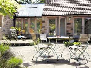 Outdoor dining - 3 bedroom accommodation in Thimbleby, near Osmotherley (Thimbleby, near Osmotherley)