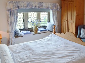 3 bedrooms, free WiFi, bed sheets - 3 bedroom accommodation in Castleton (Castleton)