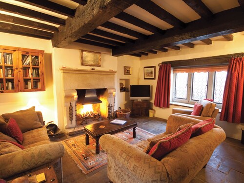 3 bedroom accommodation in Castleton