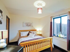 1 bedroom, bed sheets