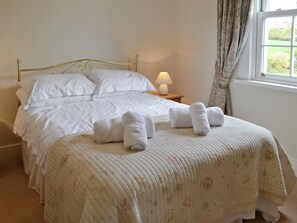 5 bedrooms, free WiFi, bed sheets