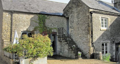 2 bedroom accommodation in Cold Ashton, Bath